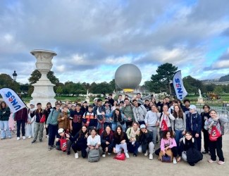 photos de jeunes collégiens à Paris lors des jeux olympiques